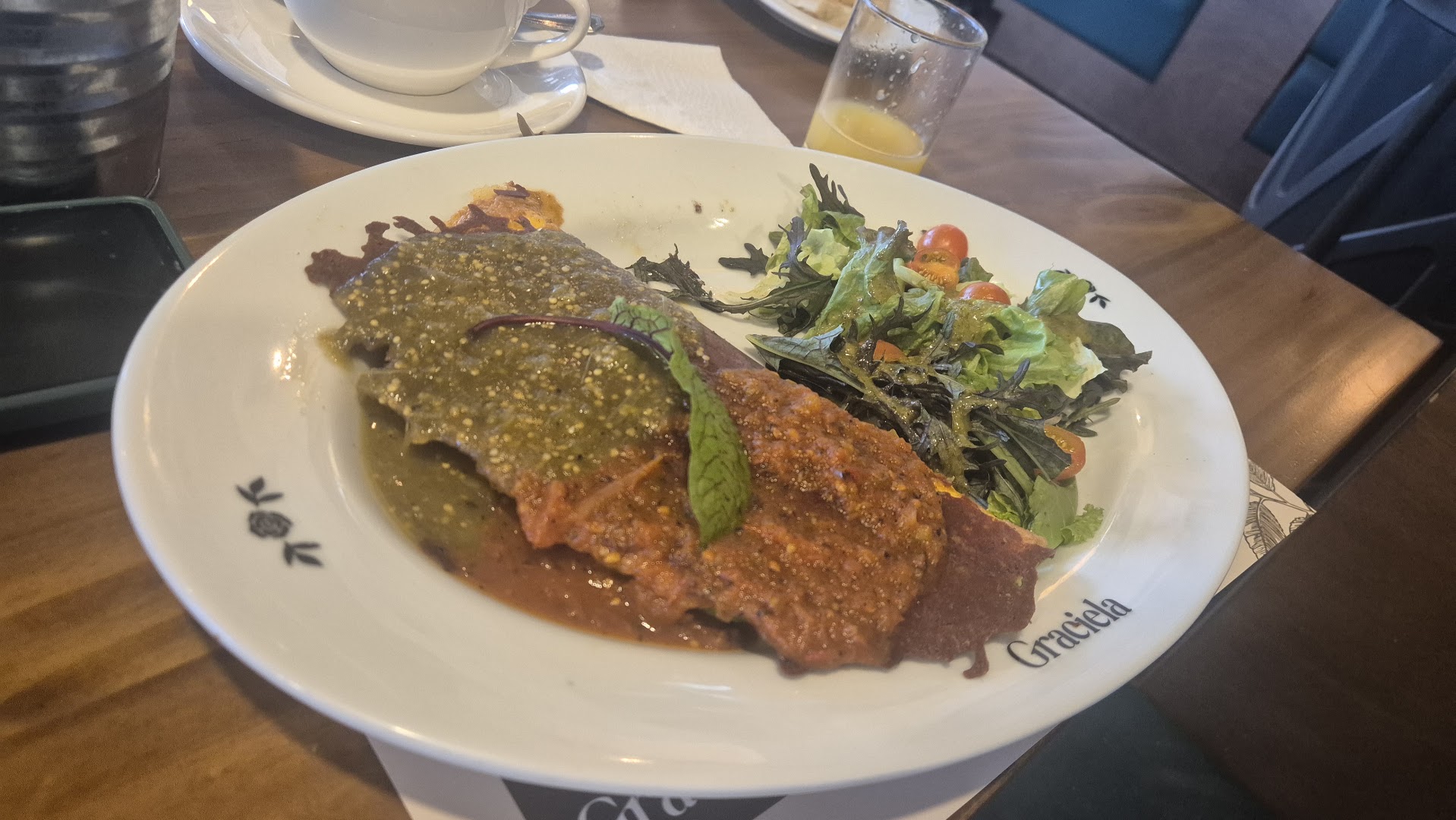 Graciela: appetizing food photo with branding