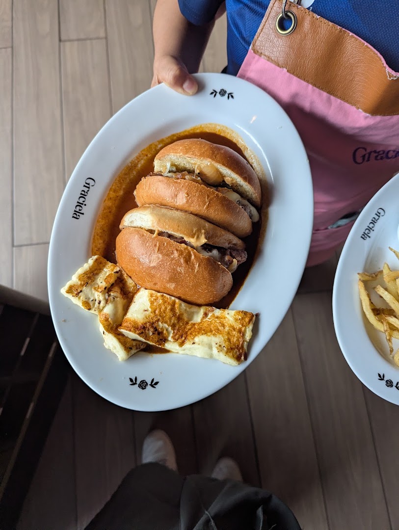 Graciela: appetizing food photo with branding