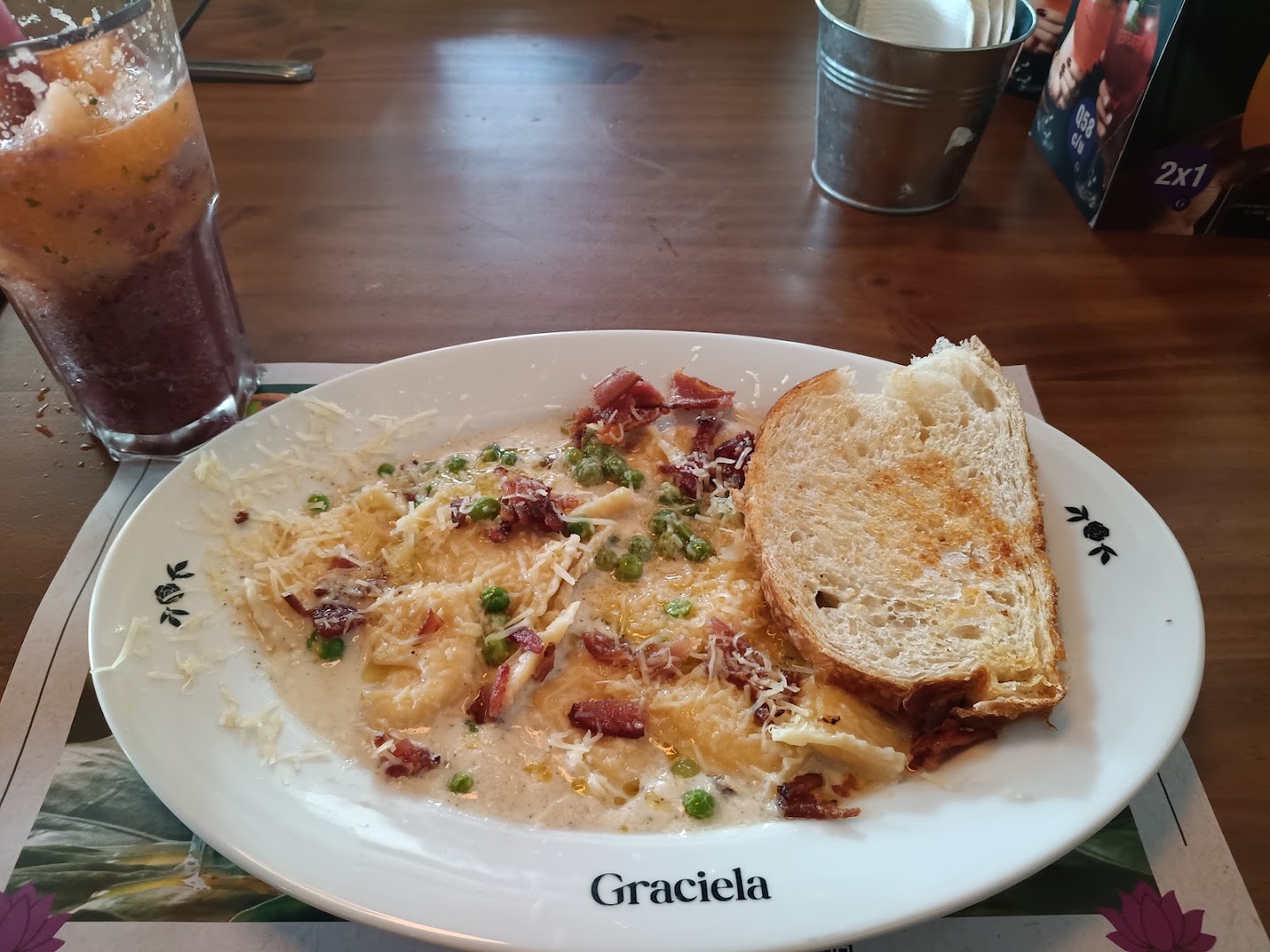 Graciela: appetizing food photo with branding