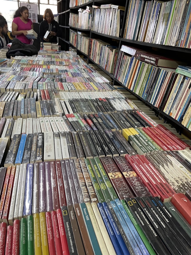 Librería Sísifo: bookstore atmosphere and collection