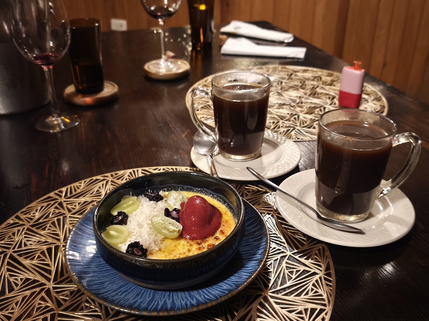 Magna: appetizing food and drink presentation