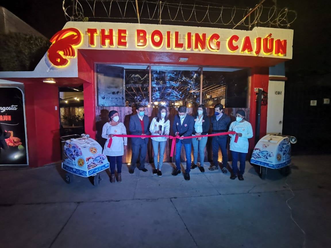 The Boiling Cajún: clear photo of restaurant opening