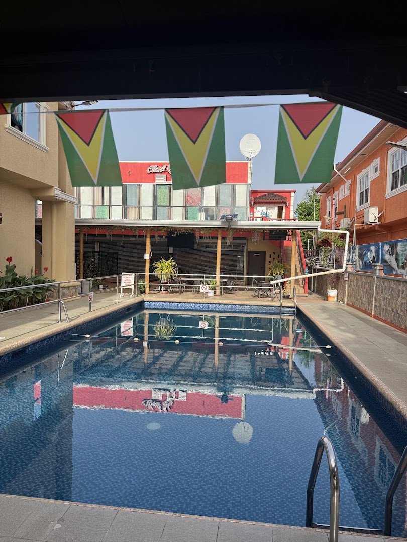 Palm Spring Hotel Restaurant & Bar: clear photo of hotel pool
