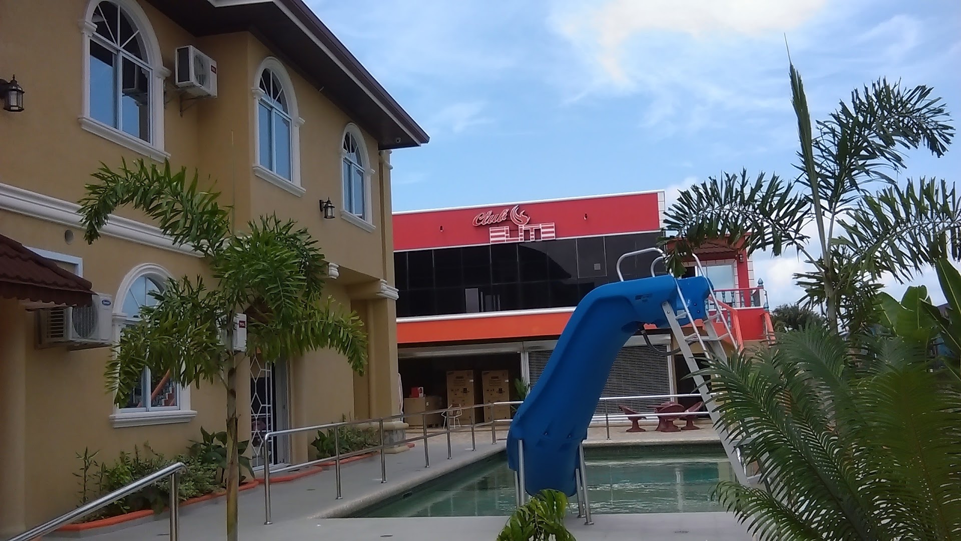 Palm Spring Hotel Restaurant & Bar: clear view of hotel amenities