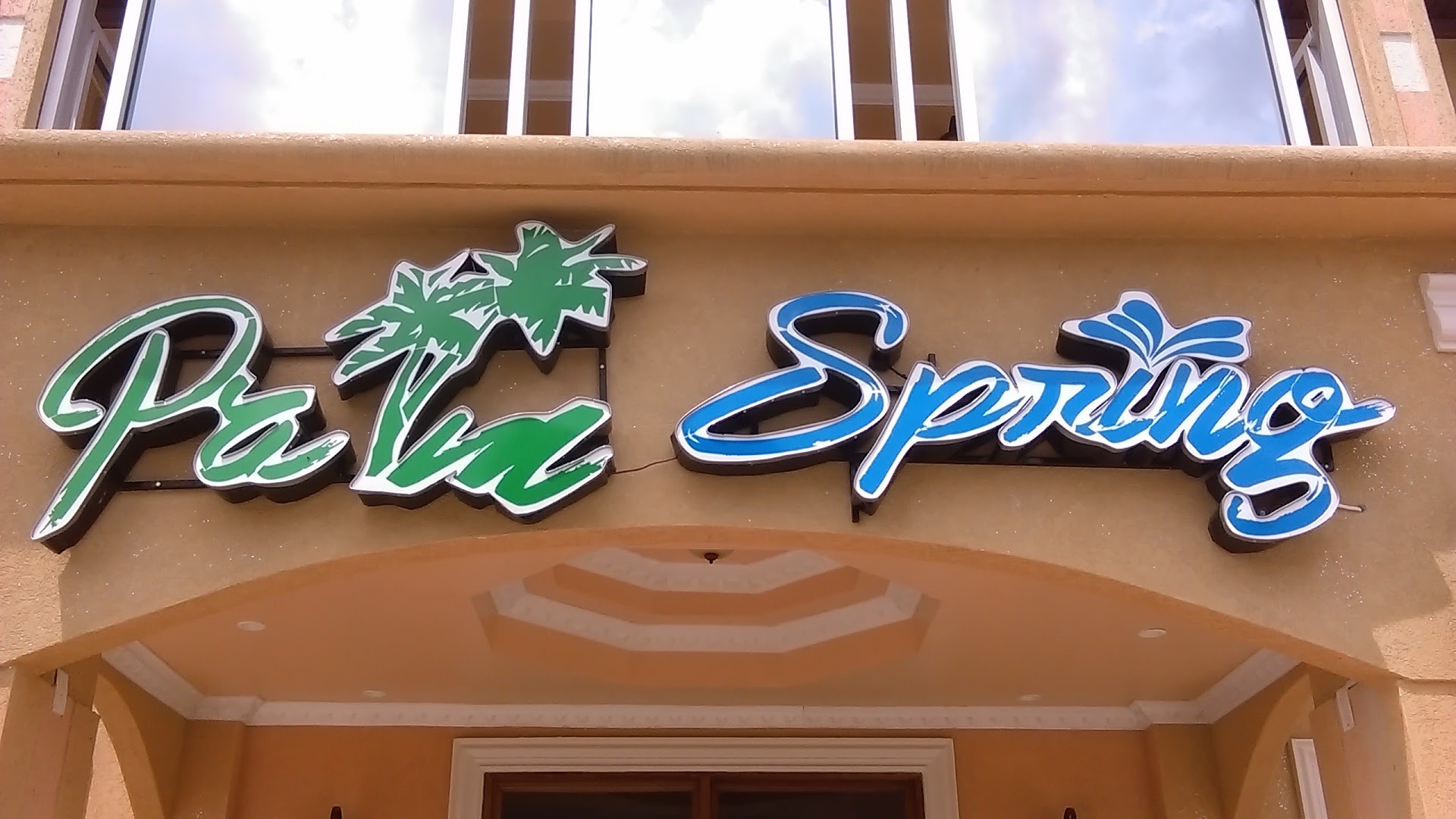 Palm Spring Hotel Restaurant & Bar: clear signage of the venue
