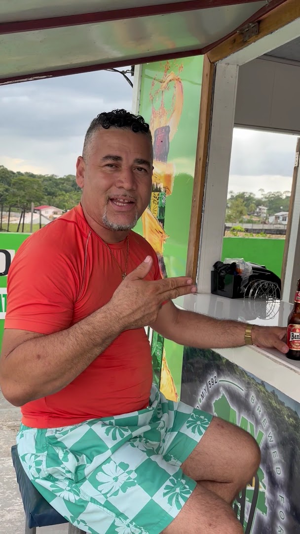 Santy's 592 Chill Spot: staff member at the venue