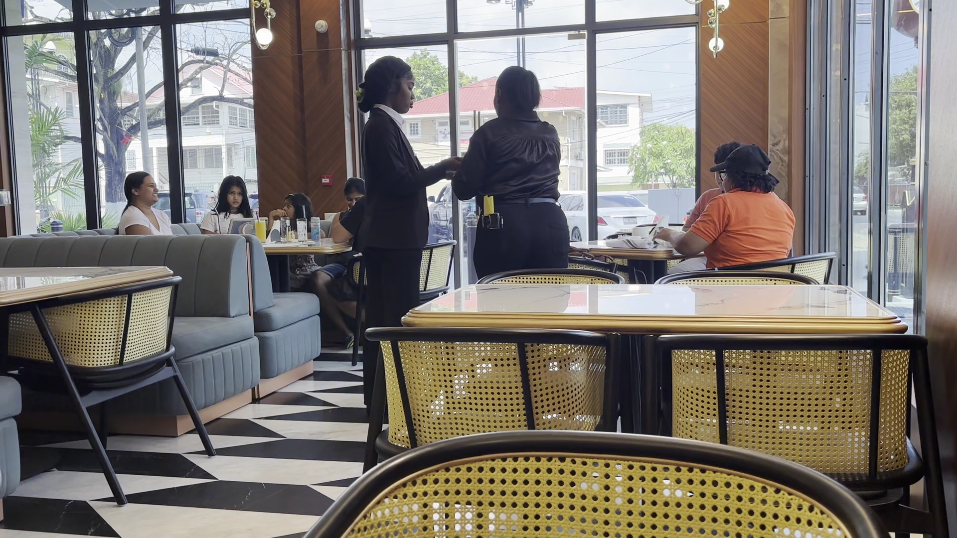 Champoreau: inviting atmosphere and service