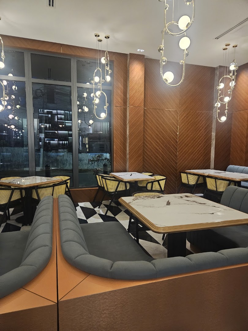 Champoreau: attractive, professional interior shot