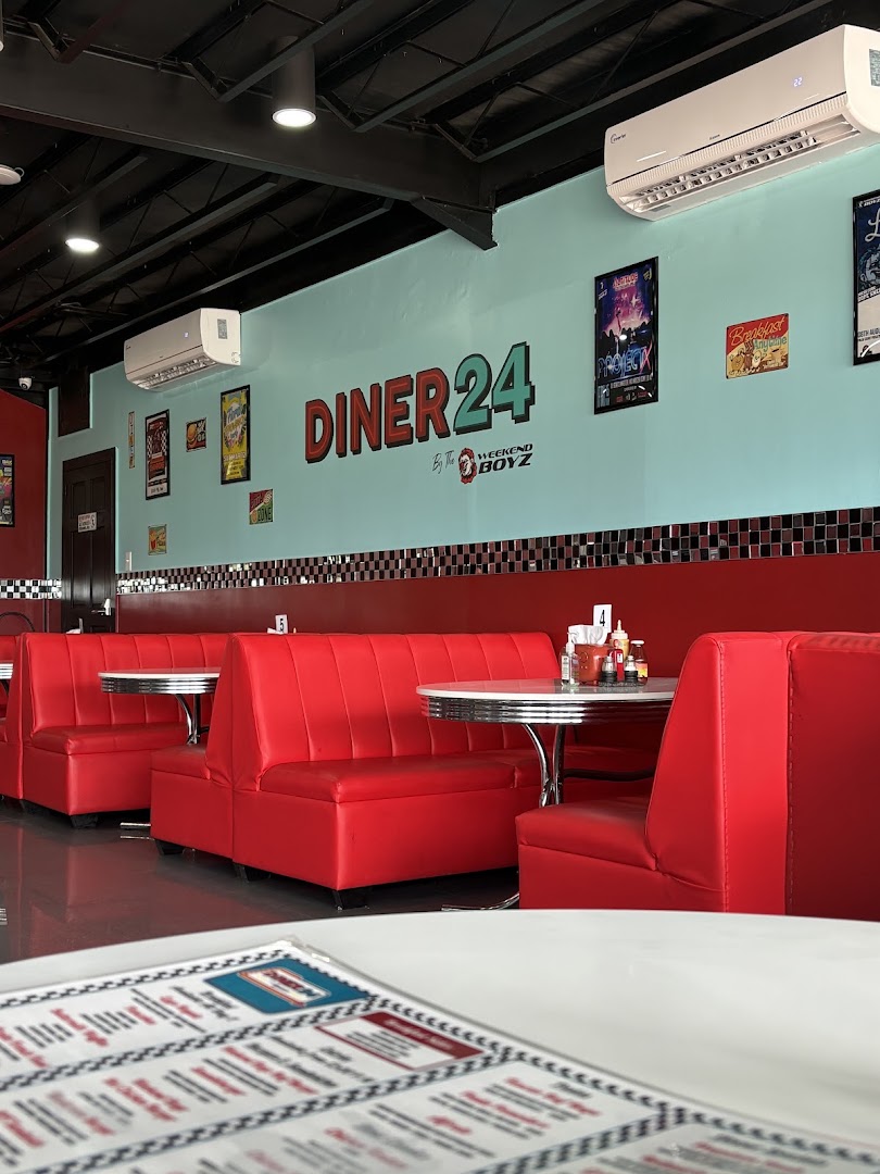 Diner 24: clear photo of restaurant interior