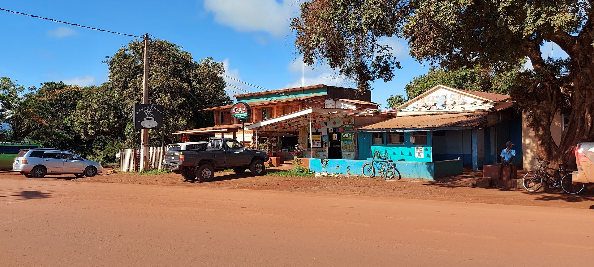 Rupununi Adventures Craft Shop: clear exterior view of shop