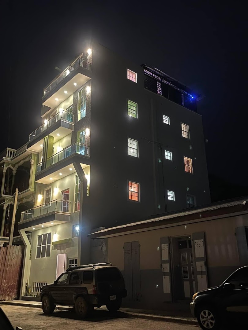 Les Alizés Rooftop Bar: clear exterior shot of venue