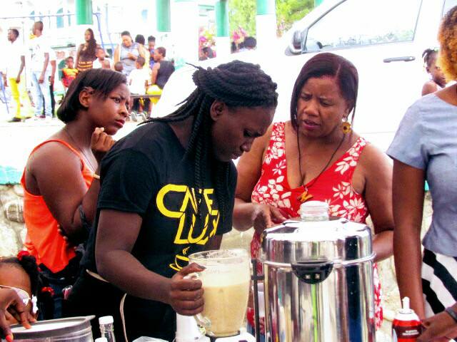 Café Lux: staff preparing drinks