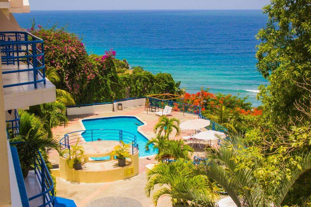 Cap Lamandou Hotel Restaurant: beautiful hotel pool and view