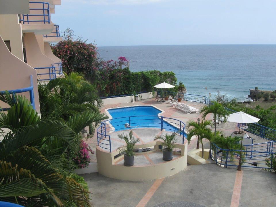 Cap Lamandou Hotel Restaurant: attractive hotel pool and view