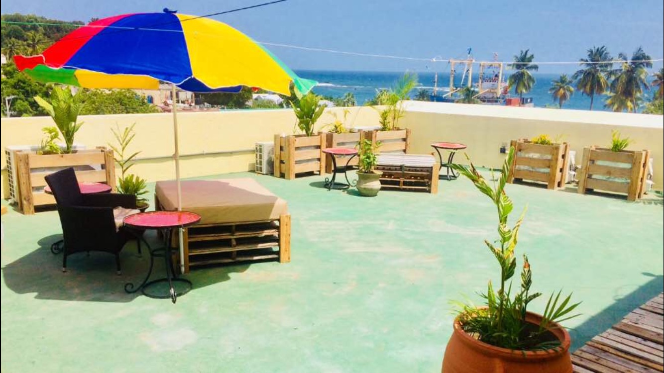 L'Auberge du Vieux Port: attractive rooftop terrace view