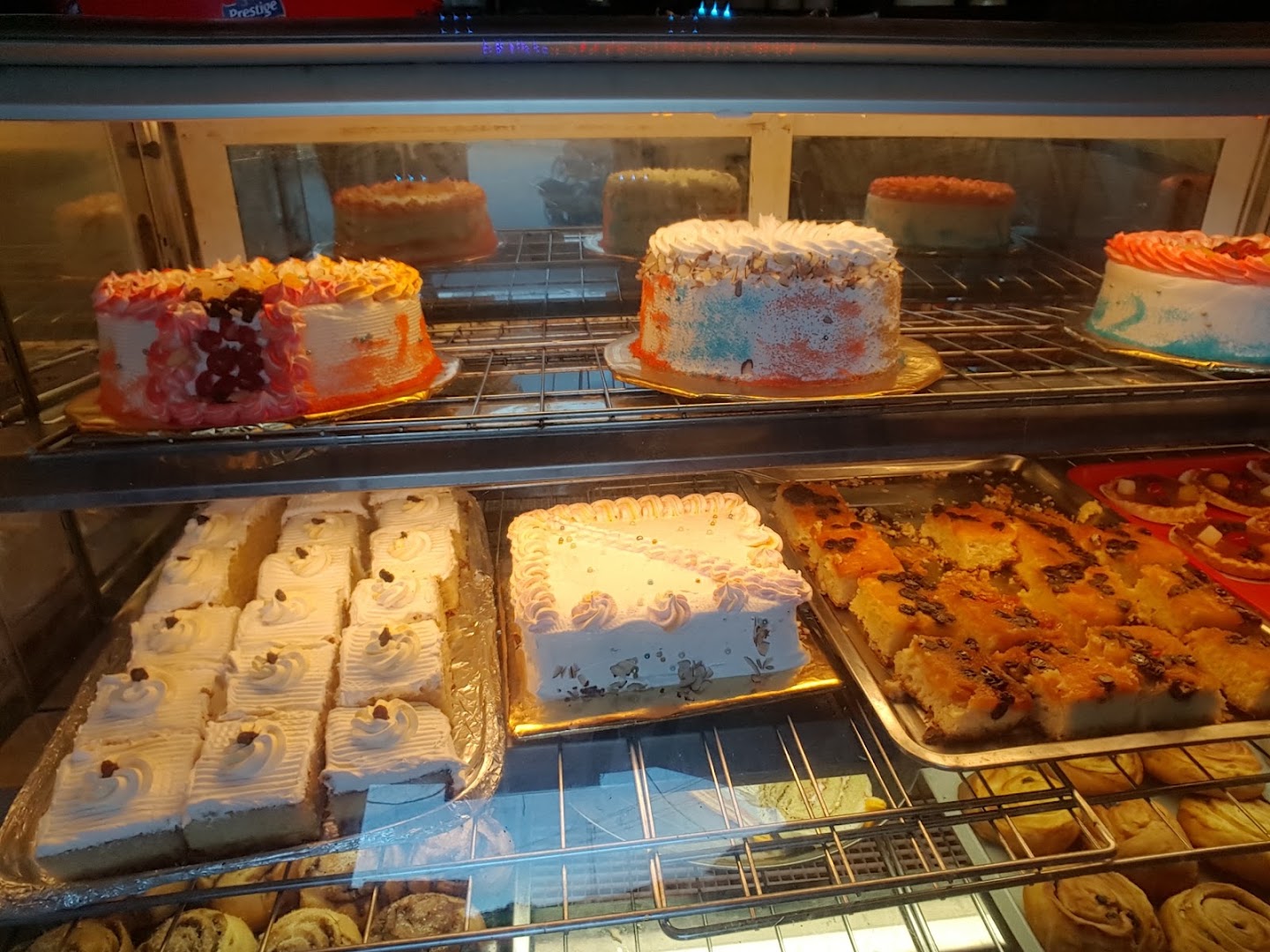 Barik Liquor Store and Patisserie: appetizing display of fresh pastries