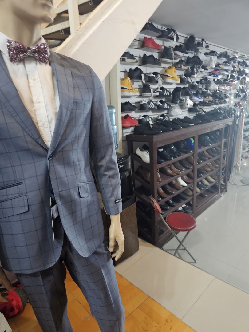 Jumax Store Haiti: clear display of shop products
