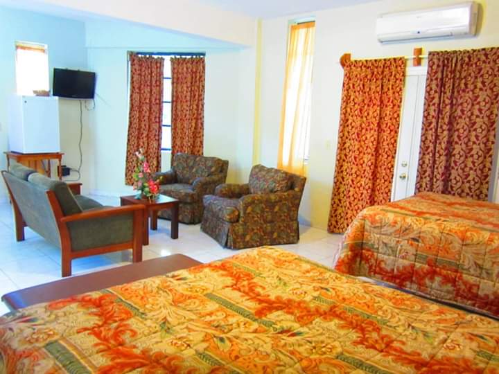 La Cayenne Hotel Restaurant: clear photo of hotel room