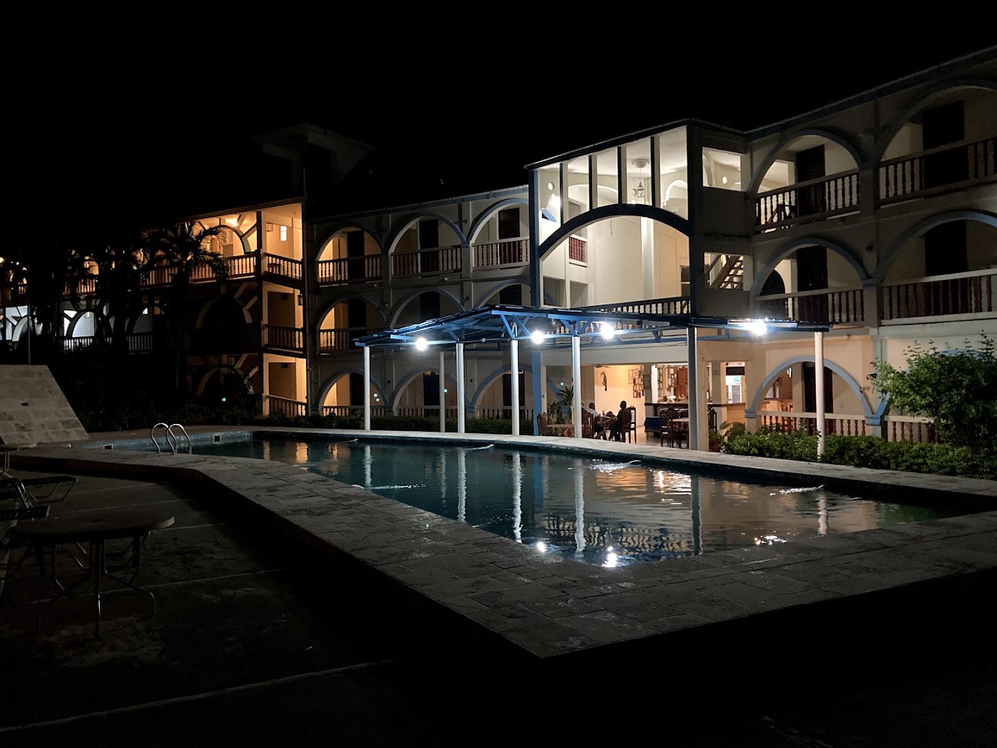La Cayenne Hotel Restaurant: attractive night view of hotel