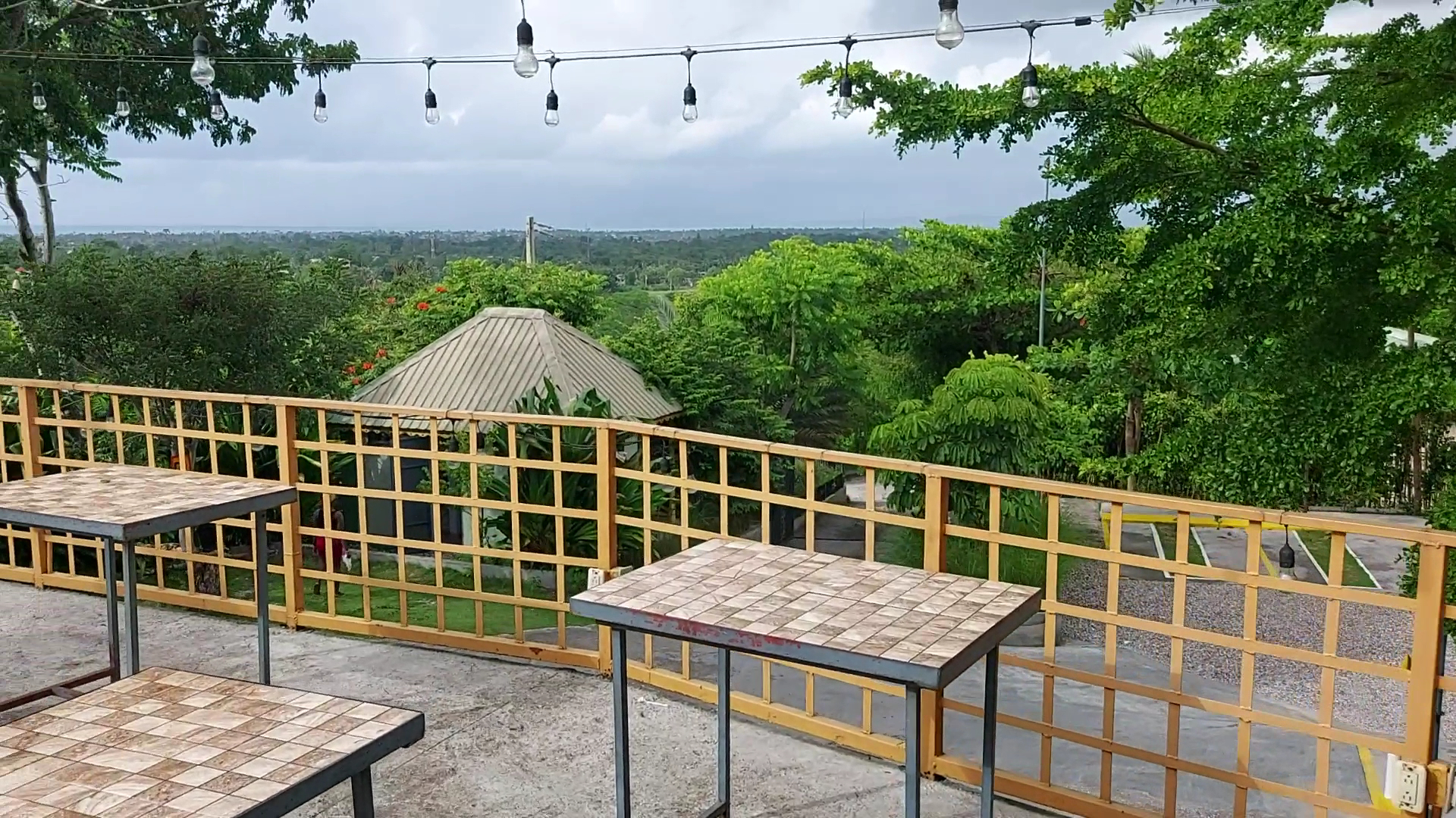 Vetiver Hills Hotel & Restaurant: attractive terrace with scenic view