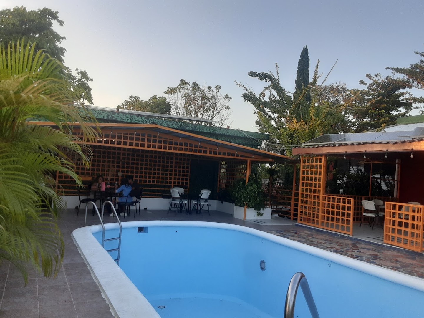 Vetiver Hills Hotel & Restaurant: clear view of hotel amenities
