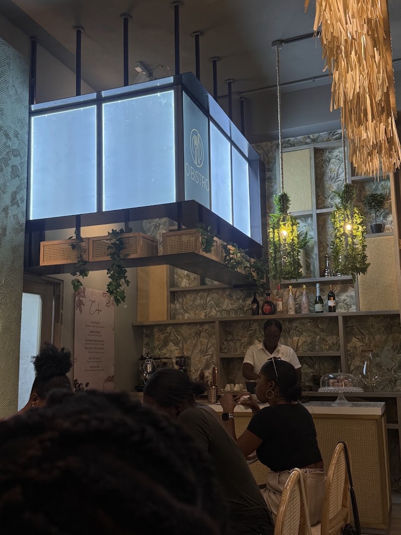 Obistro Café: inviting bar atmosphere