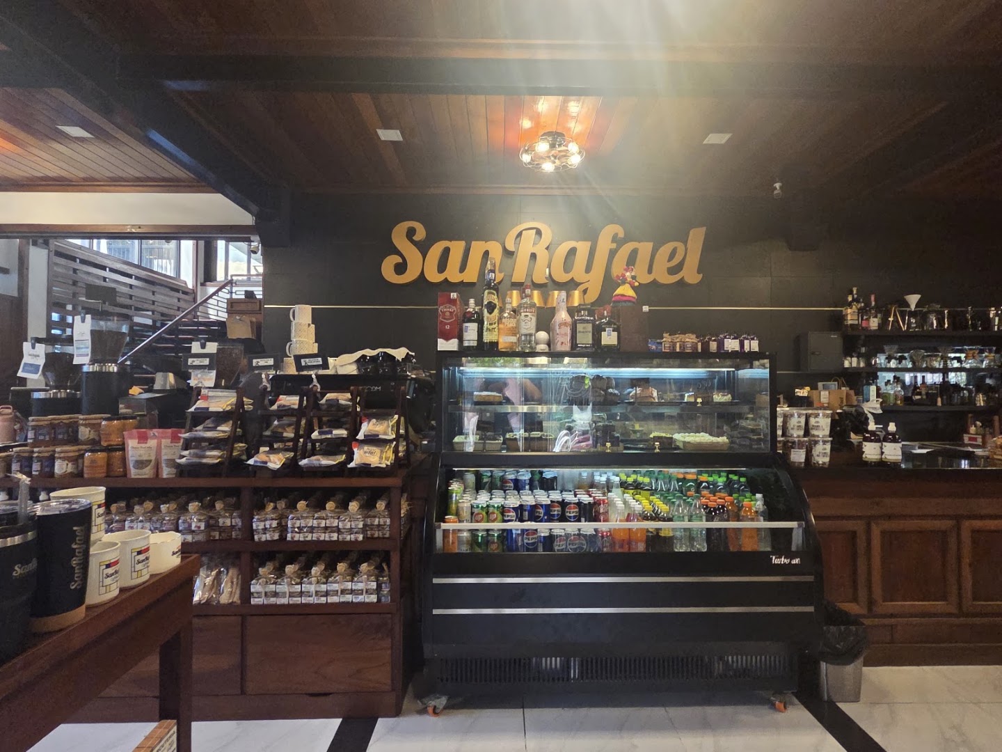 Café San Rafael: clear, professional interior shot