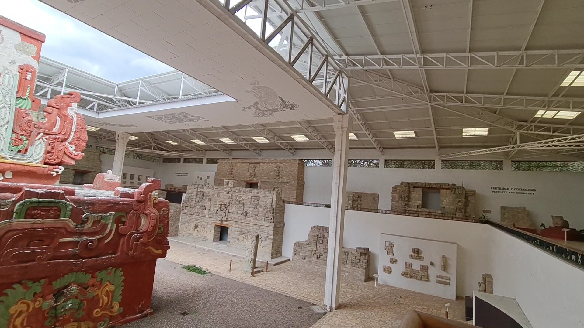 Museo Regional de Arqueología Maya: clear view of museum exhibits