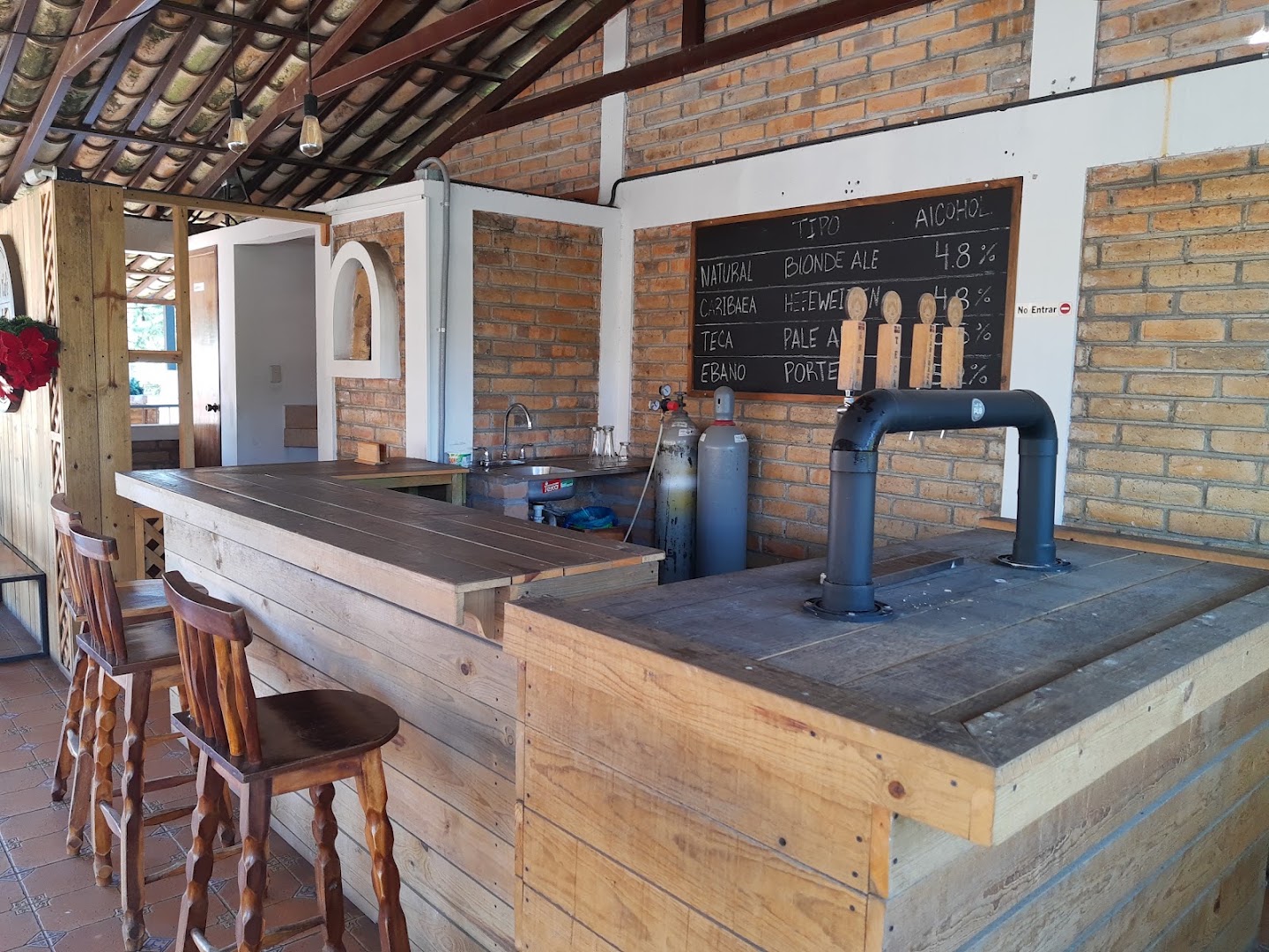 Jardín Café: clear view of venue interior