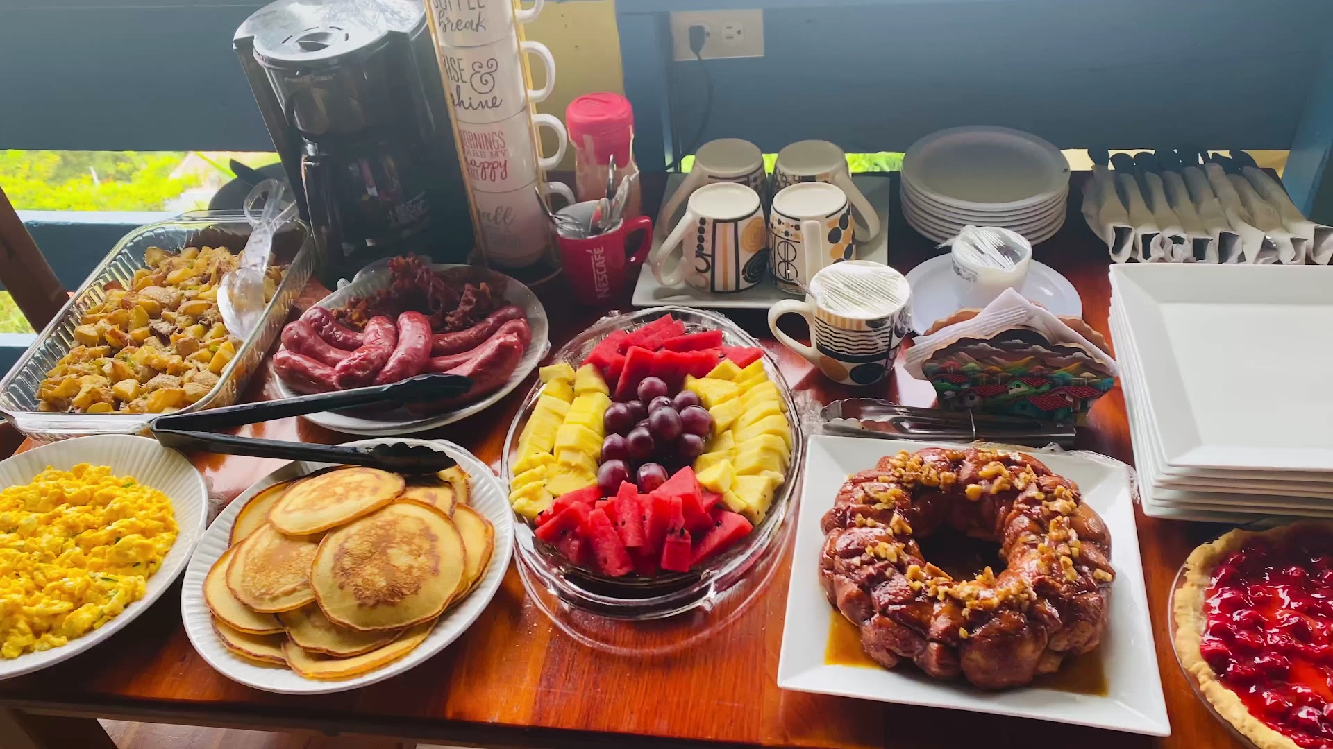 Mi Casa Too: appetizing breakfast buffet display