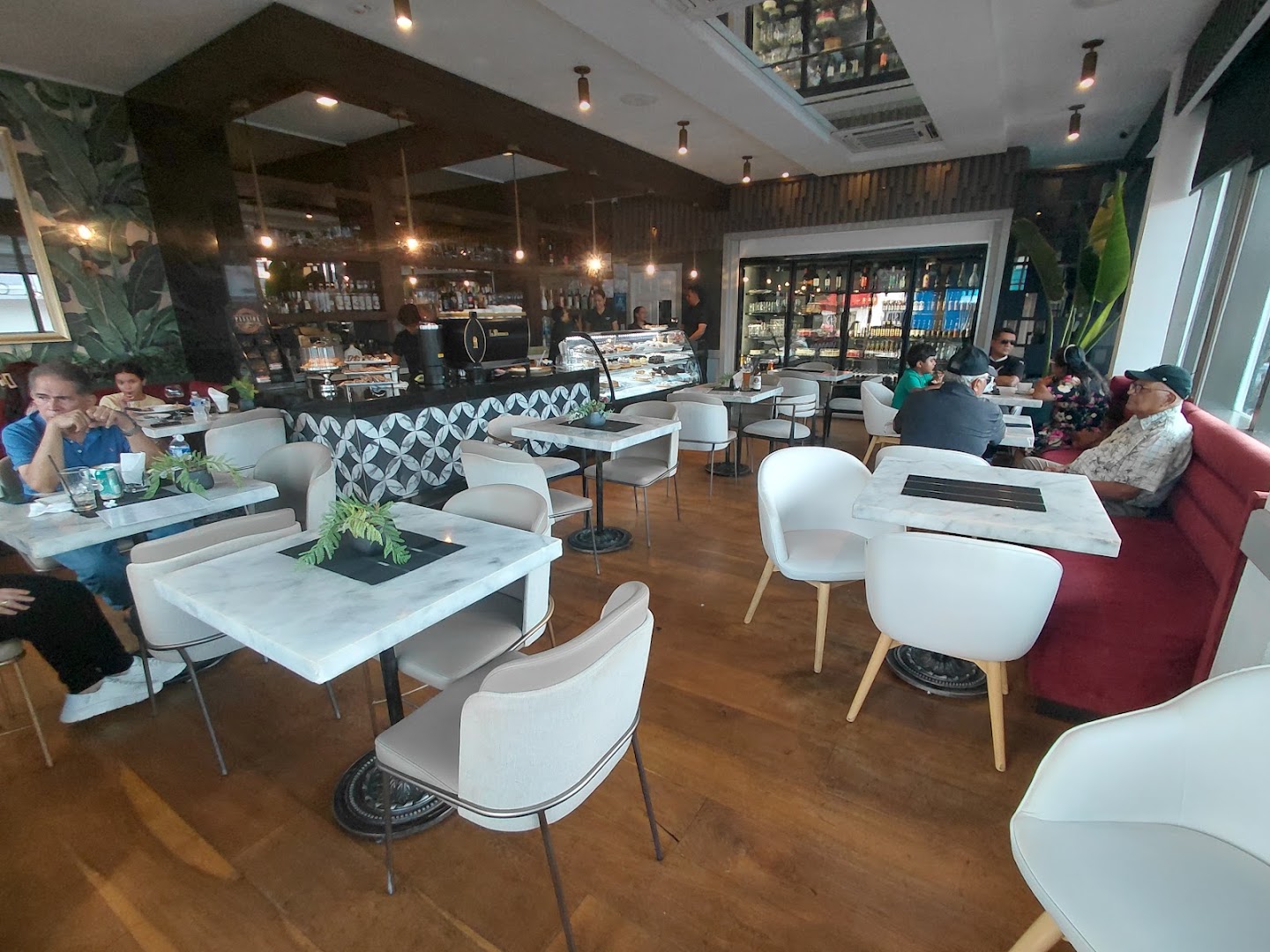 La Sabrosa Bistro: clear, inviting restaurant interior shot