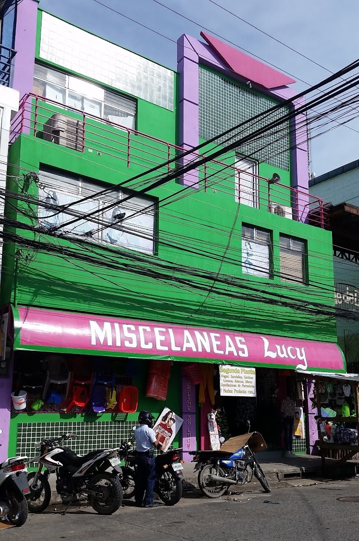Misceláneas Lucy: clear storefront photo of shop