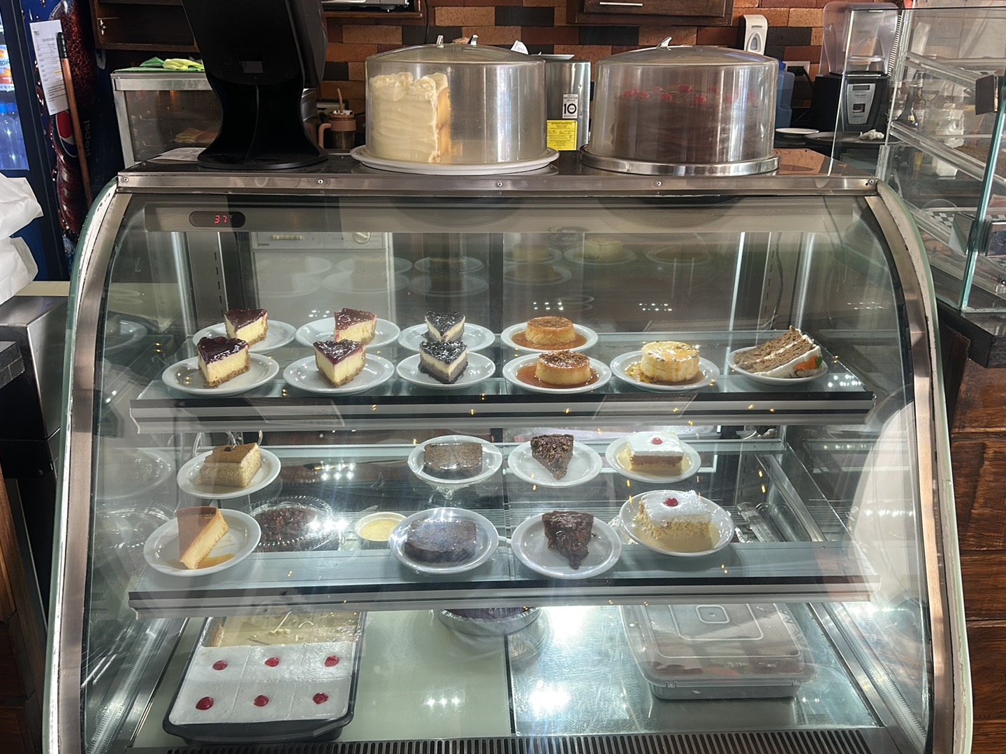 Trio Coffee-Bikes-Meetings: clear display of food items