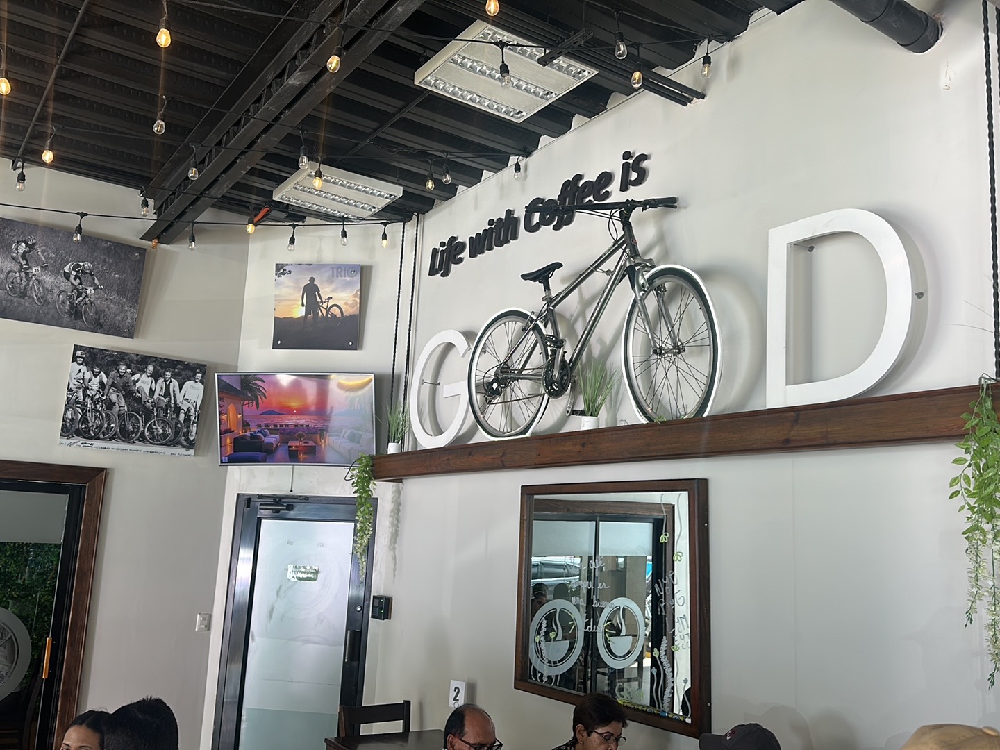 Trio Coffee-Bikes-Meetings: venue interior and atmosphere