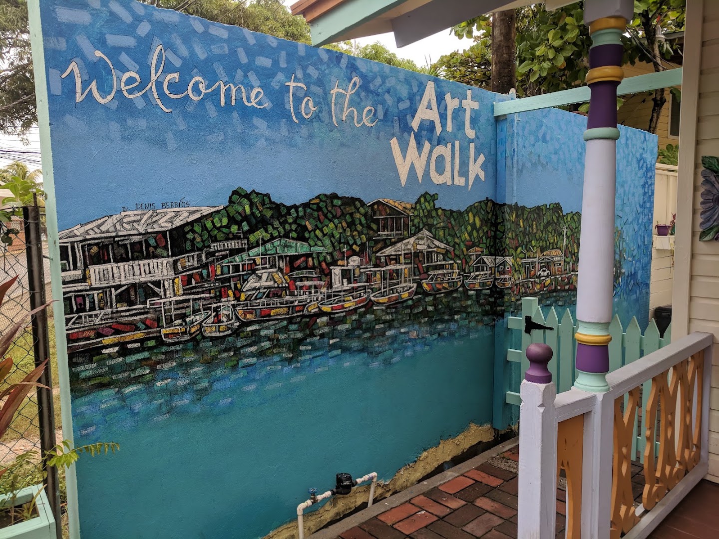 Waves of Art Gallery: gallery mural and atmosphere