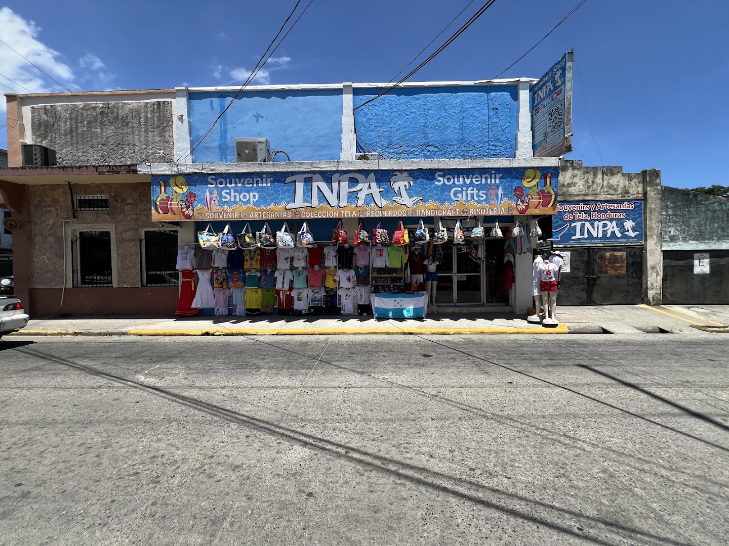 INPA Souvenir: clear photo of shop storefront
