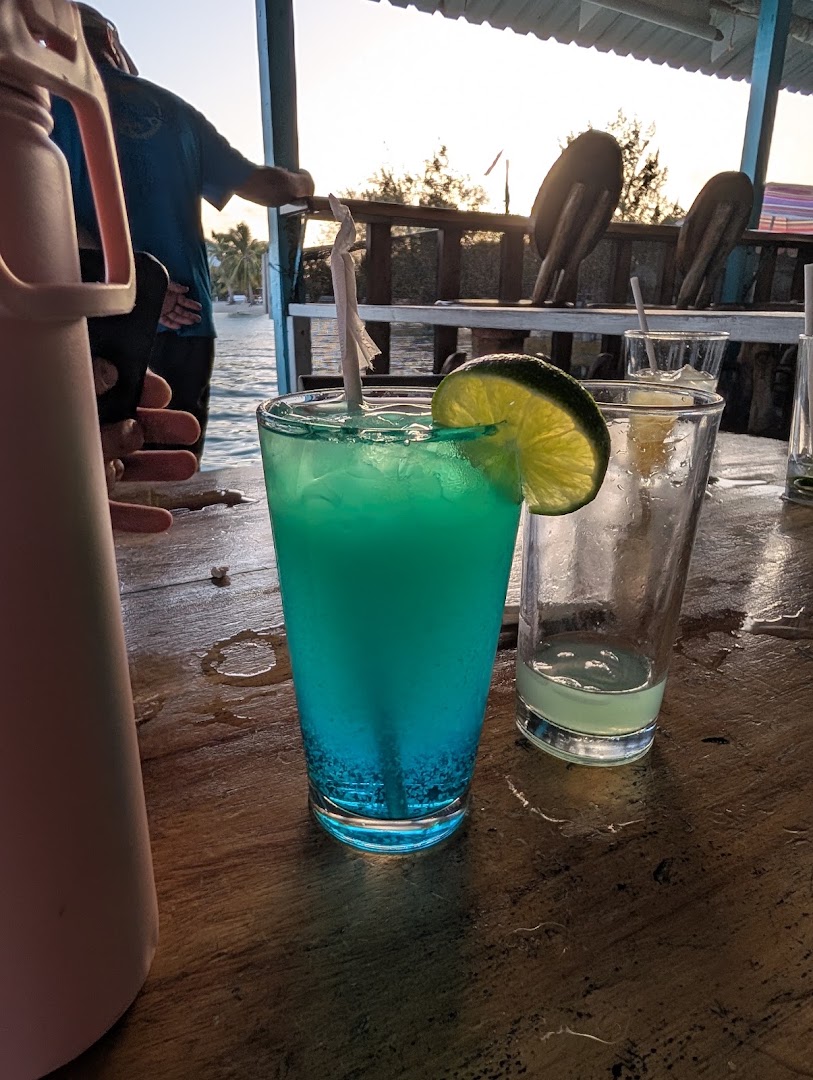 Edo's Place Bar & Grill: appealing photo of restaurant drinks
