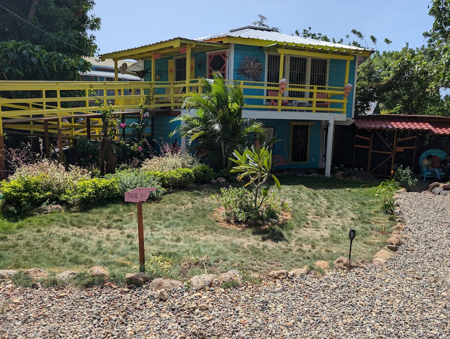 Utila Chocolate Co.: clear photo of shop exterior