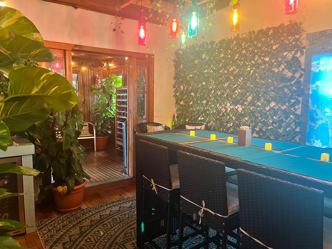 Wine Attic: inviting and clear venue atmosphere