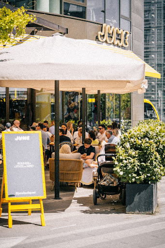 JUNE: inviting terrace atmosphere and branding