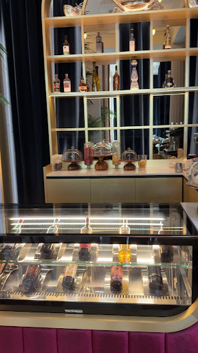 Velvet Bar & Café: clear, professional shot of bar