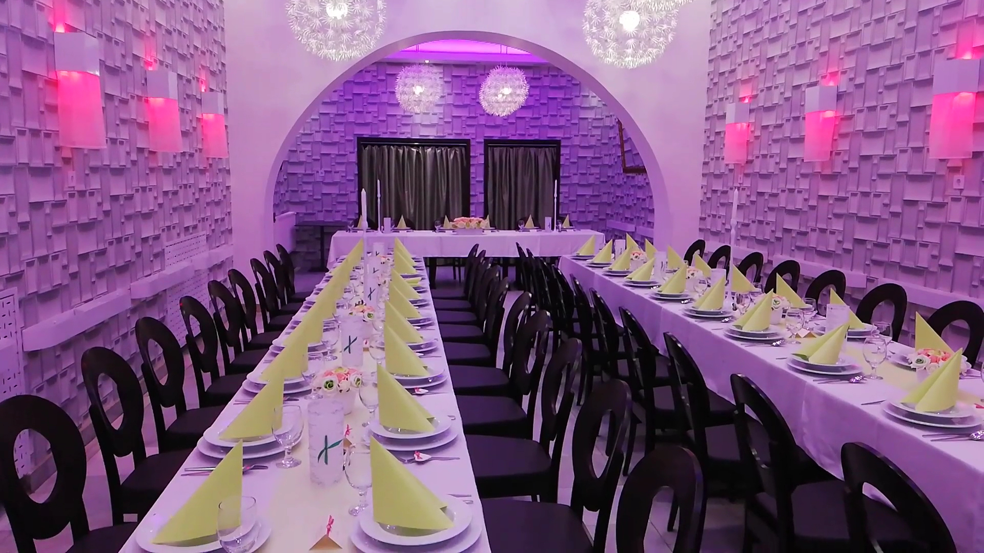 Csokonai Étterem: clear, professional interior dining shot