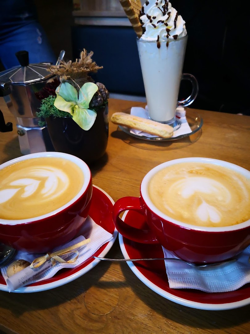 Cut & Coffee: appetizing photo of coffee drinks