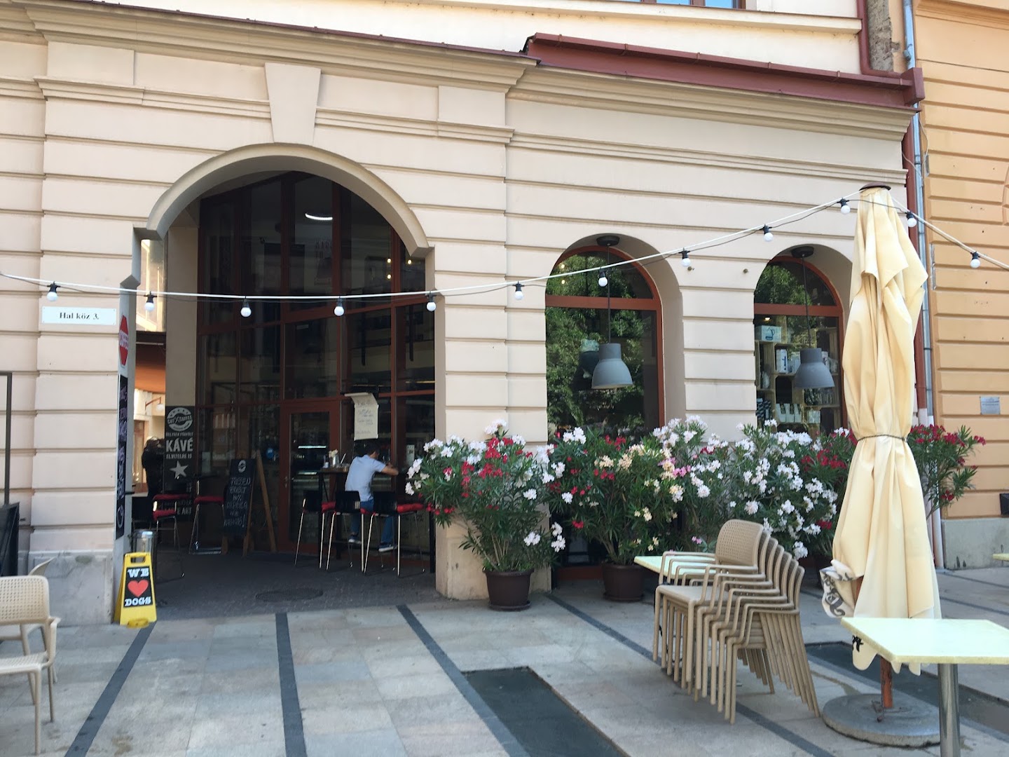 Cut & Coffee: inviting exterior and terrace view