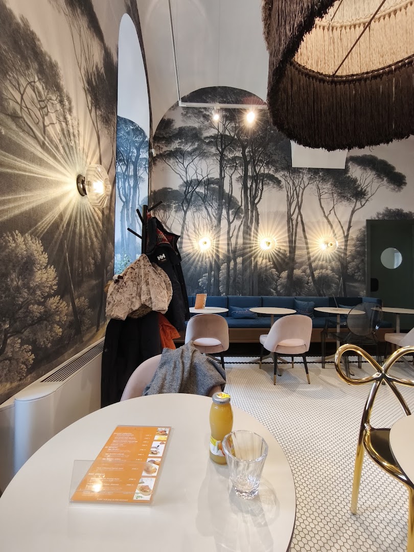 Jardin Cukrászda: attractive interior and inviting atmosphere