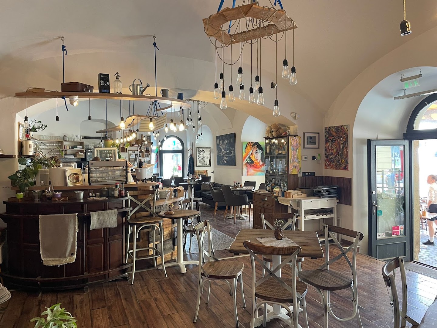 Depresso: clear, inviting interior atmosphere