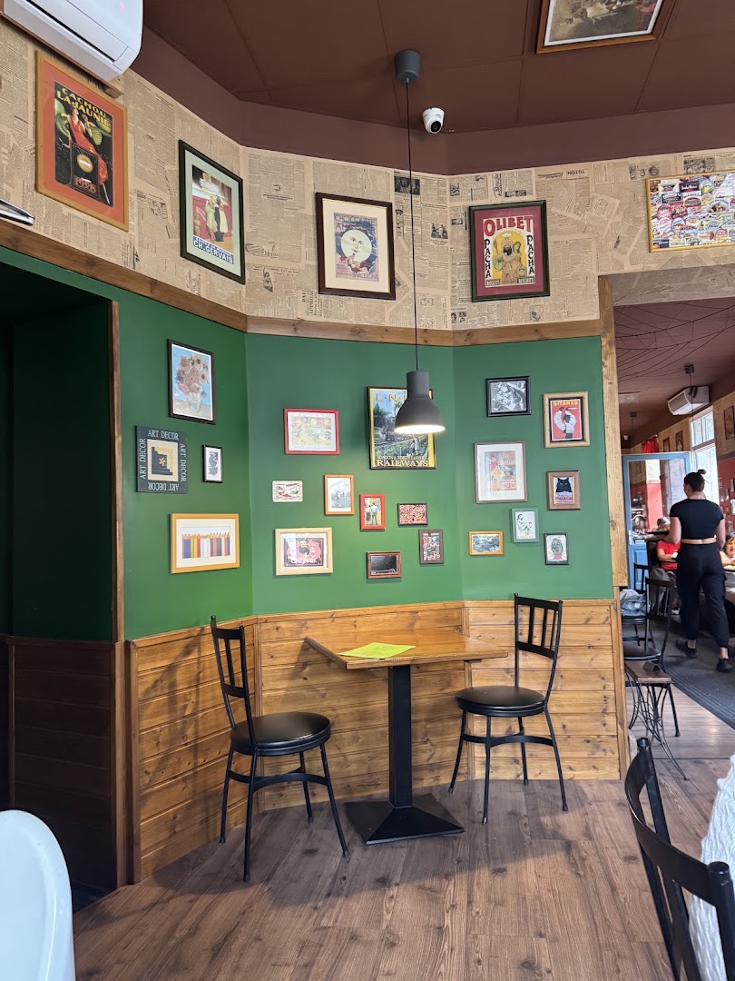Palacsintavár: restaurant's interior atmosphere