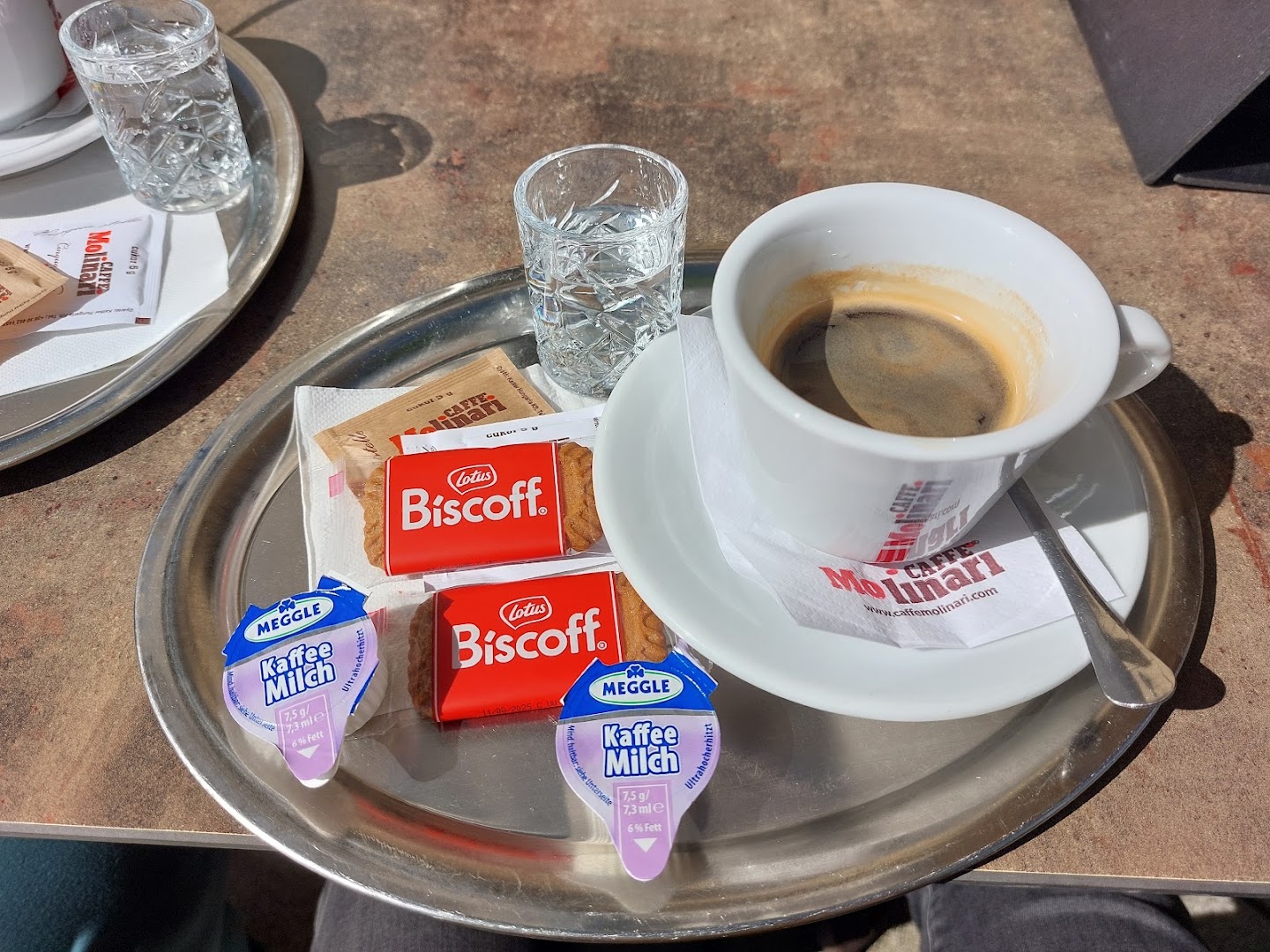 Baross Promenád Cafe & Cocktail Bar: appetizing photo of coffee service