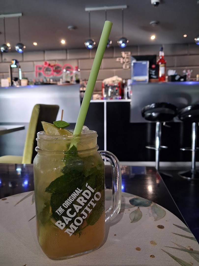 Faceroom Étterem & Drinkbár: appetizing drink photo in venue