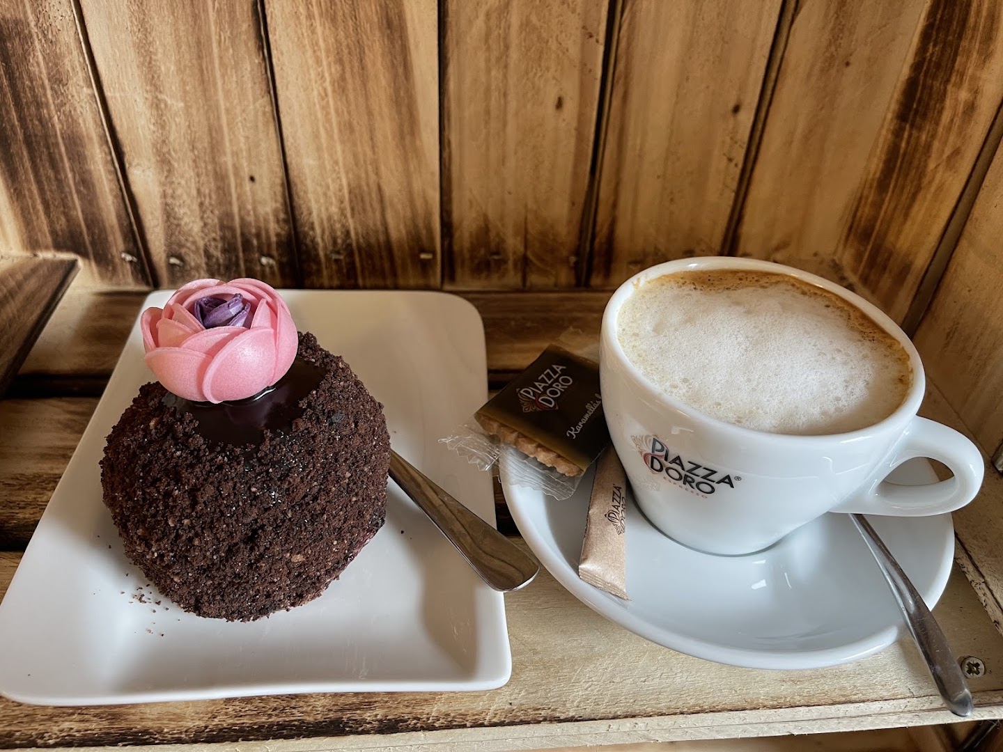 Harmónia Cafe & More: appetizing food and coffee presentation